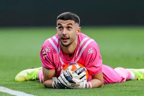 الحارس الرابع.. برشلونة يقدم جارسيا أحدث الصفقات الجديدة